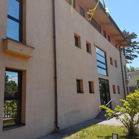 Apartment V4 *