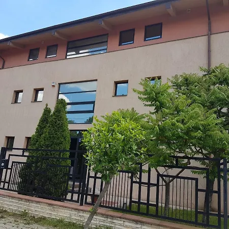 V4 Apartment *
