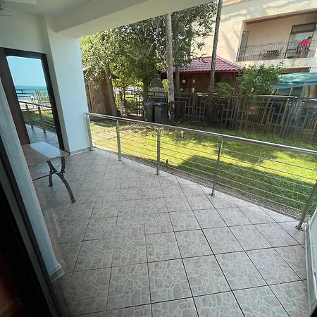 Apartment V4 *