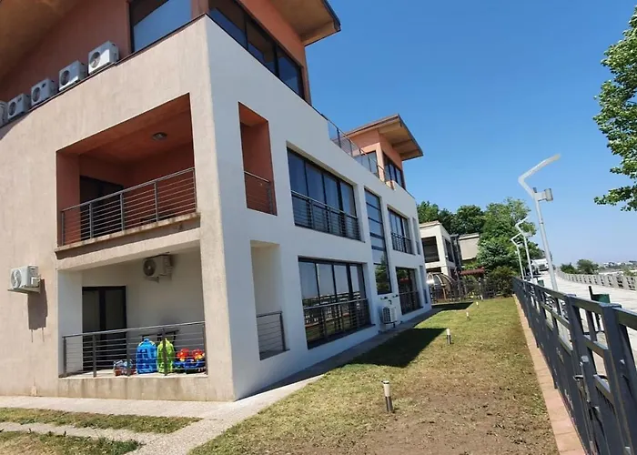 V4 アパート エフォリエ・ノルド